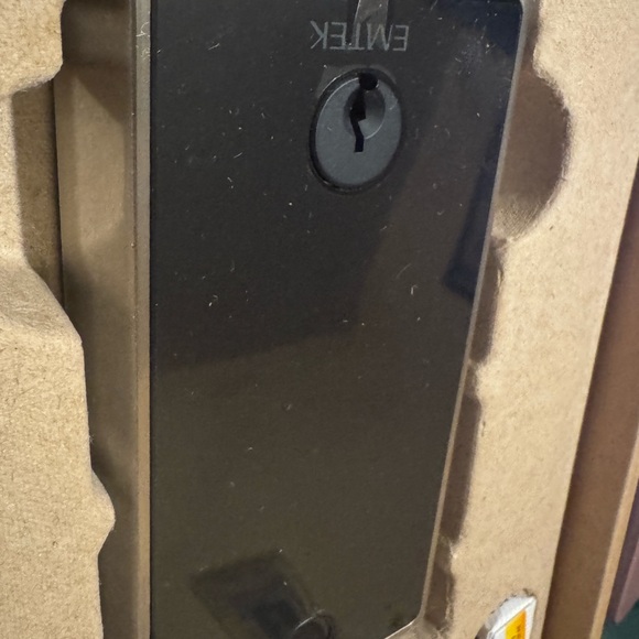 Brand new over 500.00 smart lock touchless - Picture 9 of 9